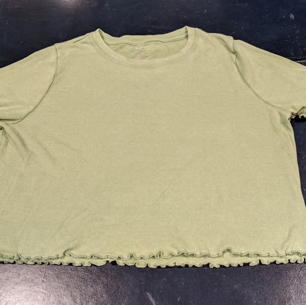 Aerie Green Cropped Tees